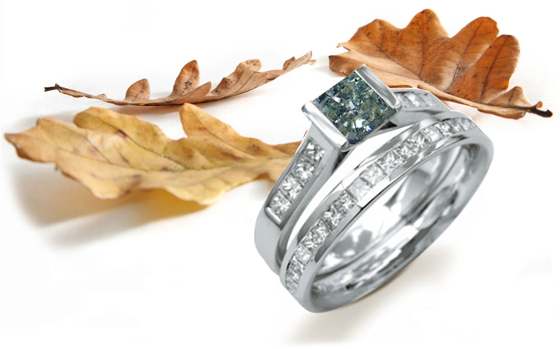 Green Diamond Rings: Platinum Green Princess Cut Diamond and White Princess Cut Diamonds Engagement 