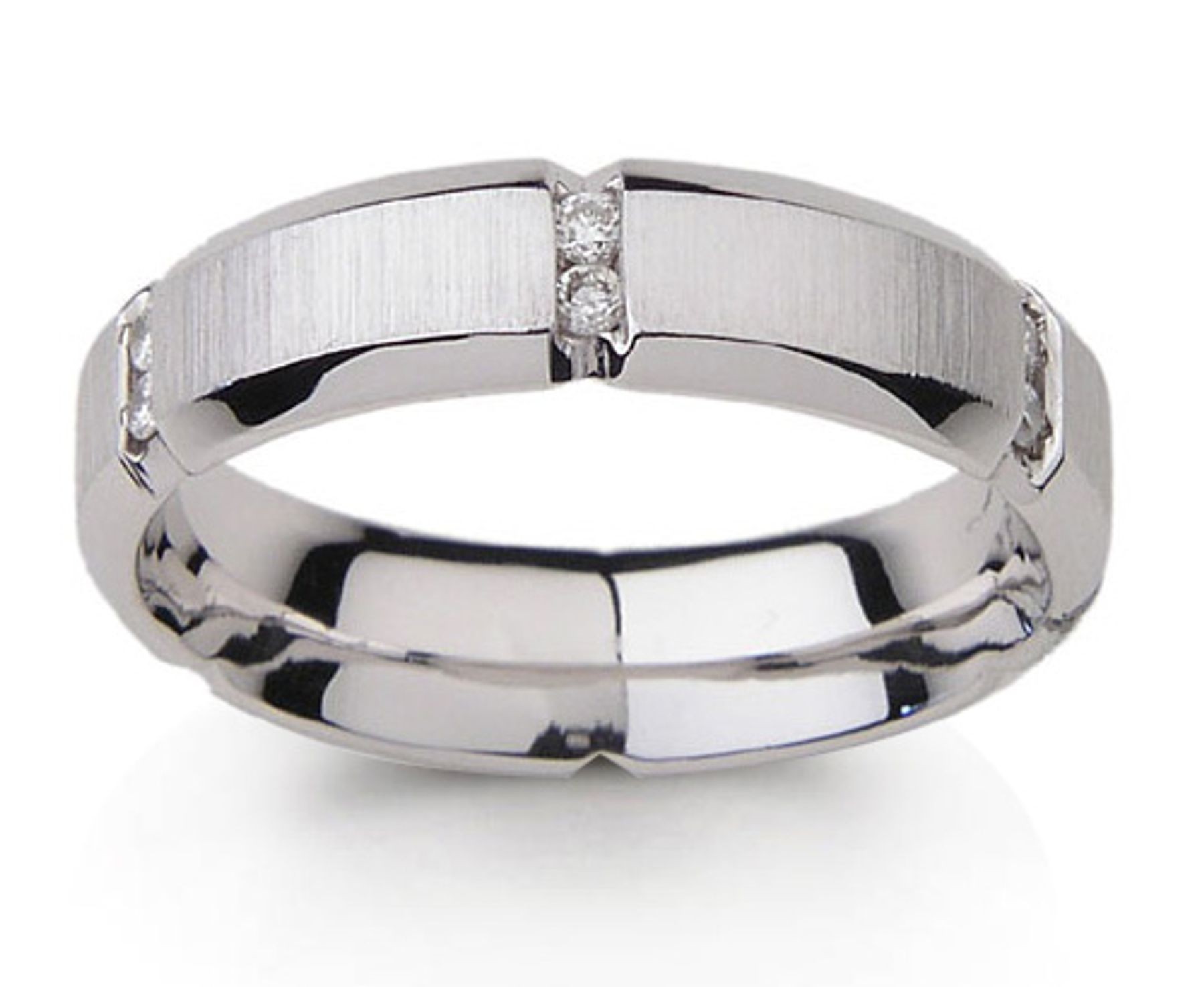 Platinum Comfort Fit Diamond Ring with Round Diamonds