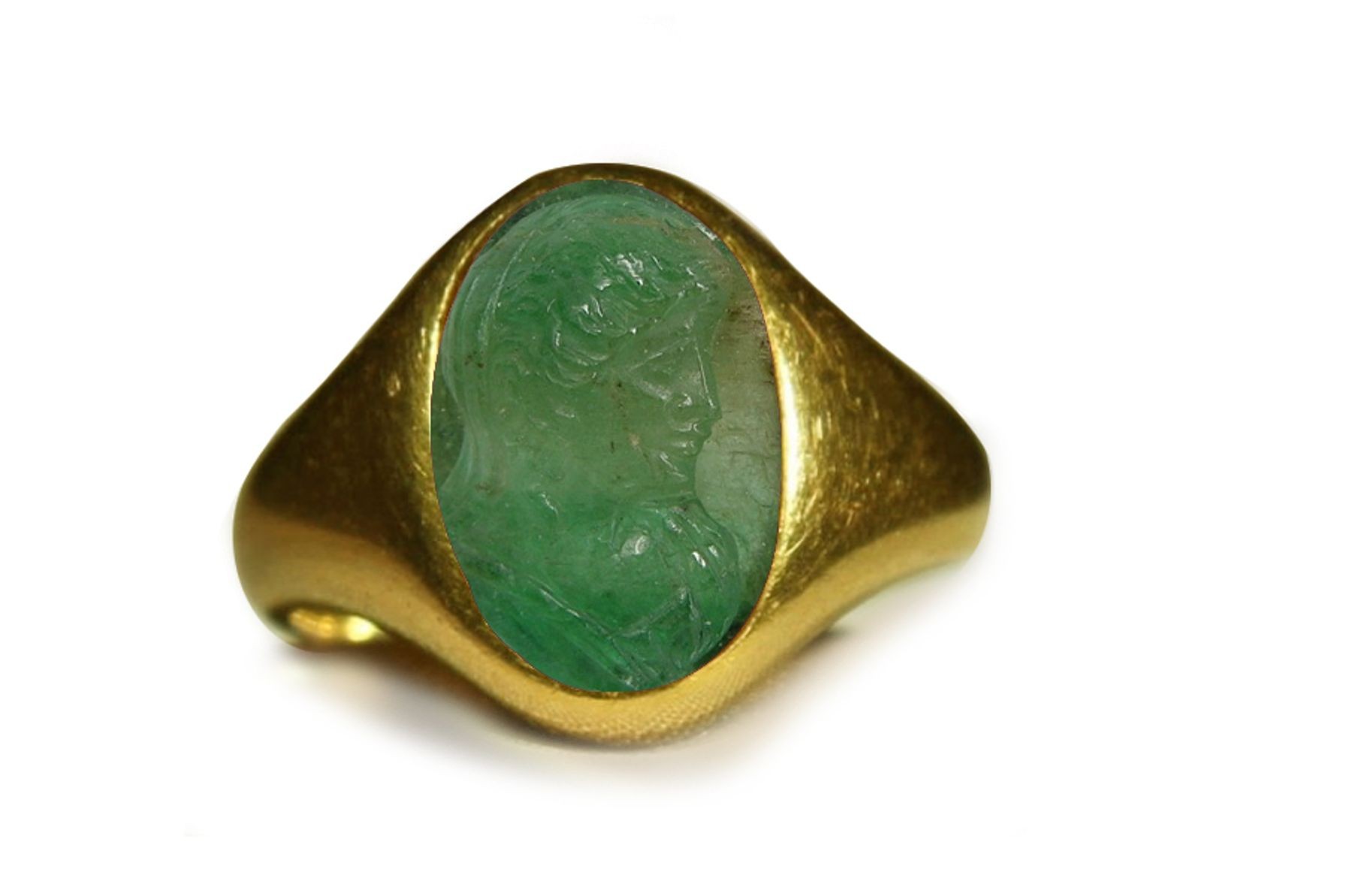 Finely Carved and Chased Heads Figures: Ancient Rich Green Stone Color Emerald from Red Sea in Gold Signet Ring