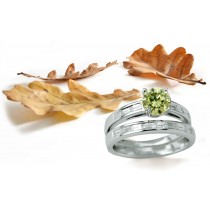 Green Diamond Rings: Platinum Green Round Diamond and White Bagguette Diamonds Engagement Rings