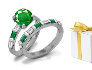 Special Modern Creations: Important Bar Set Emerald Ring With Diamonds in 18k White Plate of Gold Matching Earrings