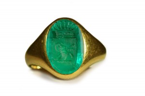 Ancient Rich Green Color & Vibrant Egypt Emerald Red Sea in Gold Signet Ring Depicting A The Figure of a Ram Engraved Ennchanes The Gems Value
